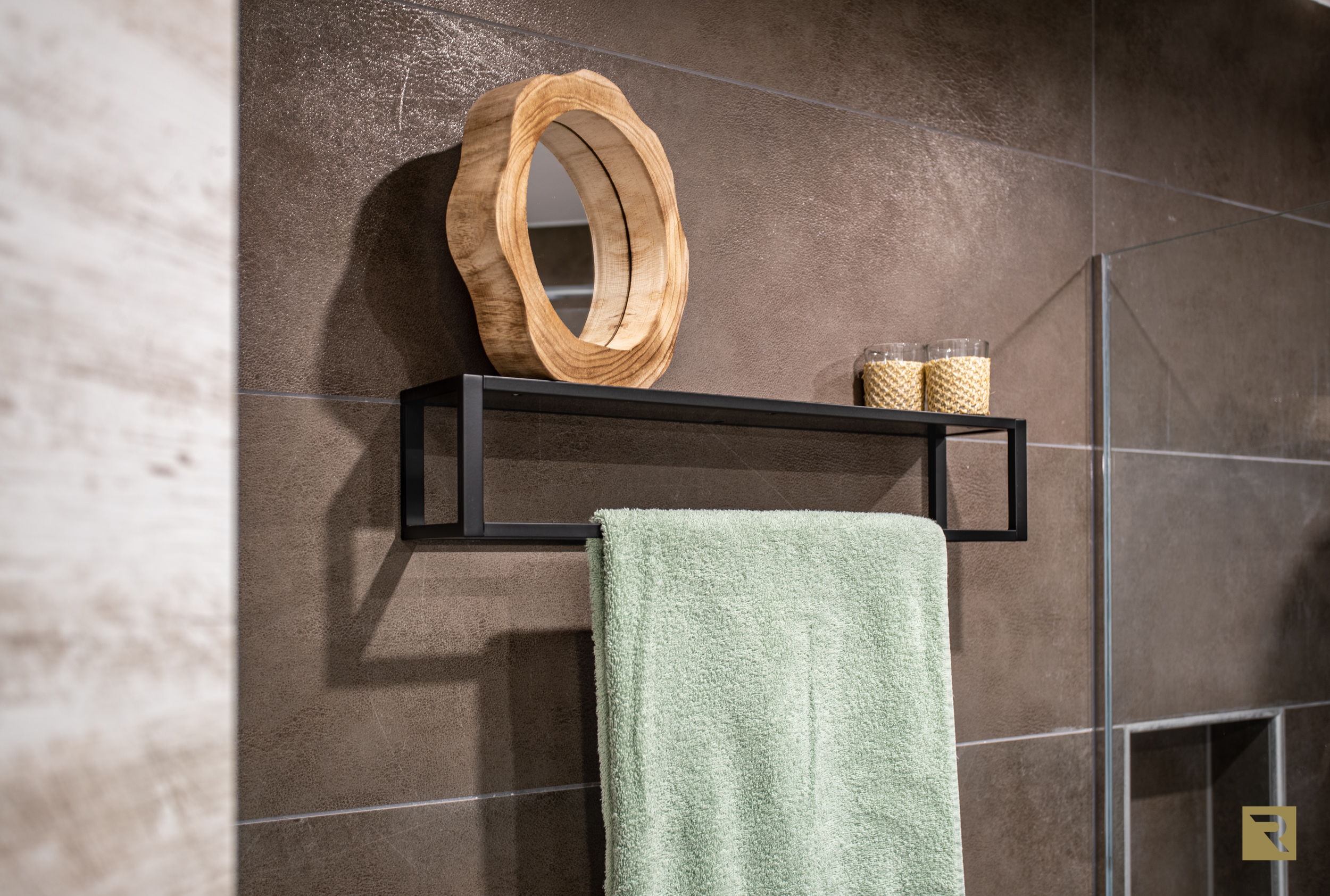 Salle de bain sobre & fonctionnelle